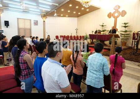 Die heilige Kommunion die Vorbereitungen der neuen syrisch-katholische Kirche in Dohuk, Nordirak, kurdische autonome Region Stockfoto