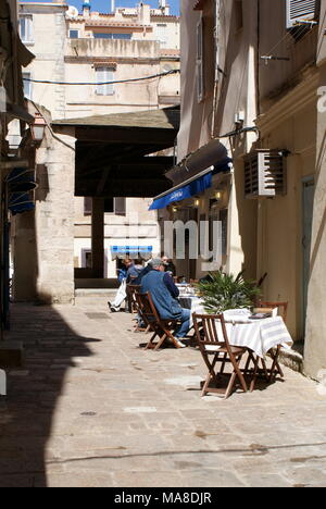 Street Cafe Bonifacio Altstadt, Bonifacio, Korsika, Frankreich Stockfoto