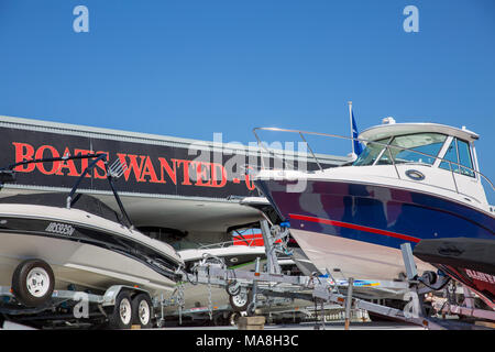 Power Motor Boote zum Verkauf an eine Werft in Sydney, Australien Stockfoto