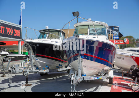 Power Motor Boote zum Verkauf an eine Werft in Sydney, Australien Stockfoto