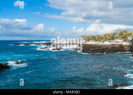 Blick auf die Küste von Puerto de la Cruz, Teneriffa, Kanarische Inseln Stockfoto