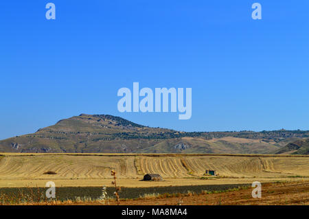 Sizilianischen Landschaft nach der Ernte, Hintergrund, Sizilien, Italien Stockfoto