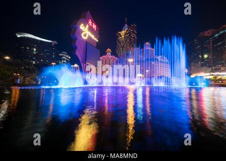 Macao (Macau), CHINA - Oktober 14, 2017: Macao (Macau) - Das spielende Kapital von Asien. Schöne und sehr farbenfrohe Stadt mit viel helles Neon sig Stockfoto