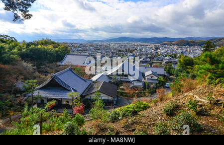 Kyoto, Japan - 29.November 2016. Luftaufnahme von Kyoto, Japan. Kyoto ist die ehemalige Hauptstadt von Japan, weltweit berühmt für seine Tempel und Schreine. Stockfoto