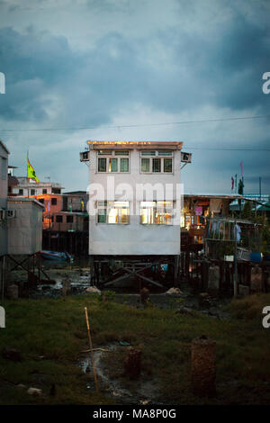 Haus auf Stelzen im Fischerdorf Tai O, Hong Kong Stockfoto