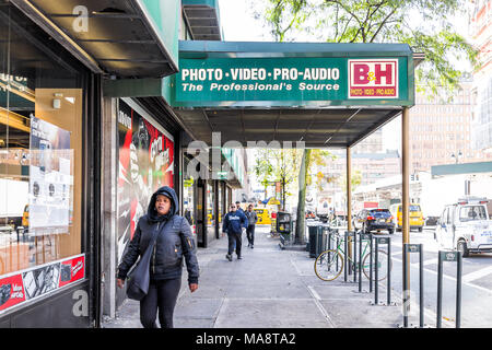 New York City, USA - 30. Oktober 2017: BH B&H Photo Video Audio Equipment berühmten Store in New York City Manhattan Stockfoto