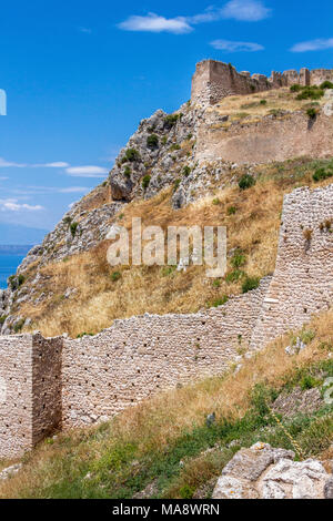 Acrocorinth Schloss, im antiken Korinth, Peloponnes, Griechenland. Stockfoto