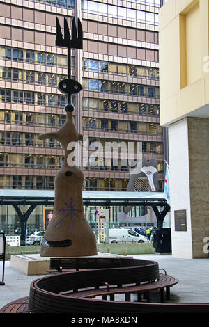 Joan Miro 1981 Skulptur "Chicago" einer Frau mit ausgestreckten Armen, ist 39 Meter hoch und über die Straße vom legendären Picasso Skulptur Stockfoto
