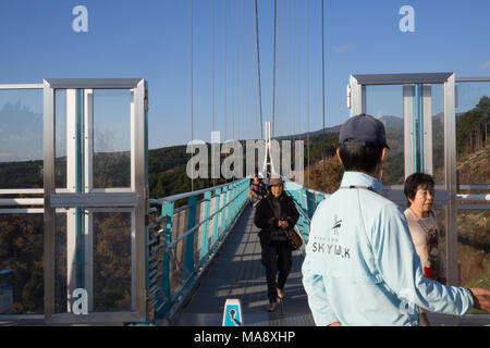 Skywalk Brücke in Mishima Japan Stockfoto