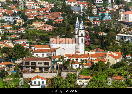 Funchal, Portugal - Dezember 10, 2016: Luftaufnahme der Kirche von Santo Antonio vom Aussichtspunkt Pico dos Barcelos in Funchal, Insel Madeira, Po Stockfoto