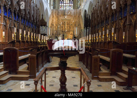 Blick auf den Innenbereich von Winchester Cathedral Hampshire Stockfoto