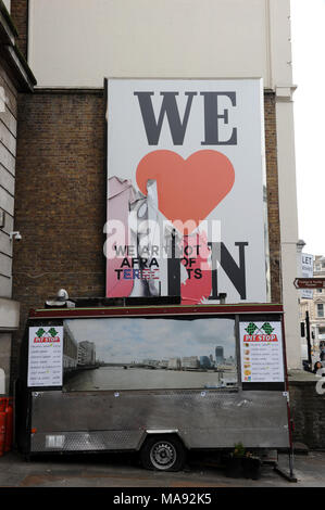 Ein Plakat, das sagt, wir lieben LDN auf Borough High Street in Bezug auf den Borough Market Terroranschlag im Juni 2017 Stockfoto