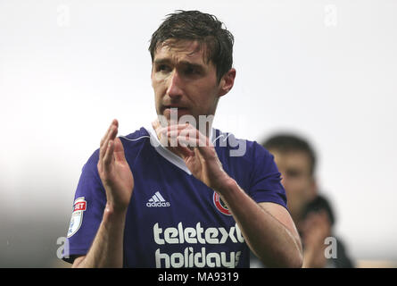 Von Sheffield United CHRIS Basham begrüßt die Fans nach dem letzten während der Sky Bet Championship match bei Griffin Park, London pfiff. Stockfoto