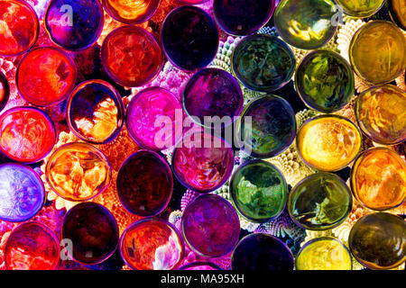 Bunte runde Glas Nuggets/Kiesel Stockfoto