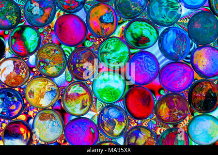 Bunte runde Glas Nuggets/Kiesel Stockfoto