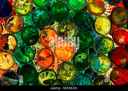 Bunte runde Glas Nuggets/Kiesel Stockfoto