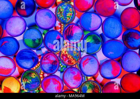 Bunte runde Glas Nuggets/Kiesel Stockfoto