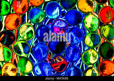 Bunte runde Glas Nuggets/Kiesel Stockfoto