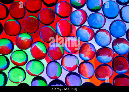 Bunte runde Glas Nuggets/Kiesel Stockfoto