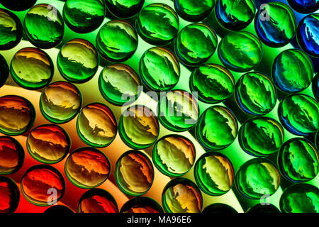 Bunte runde Glas Nuggets/Kiesel Stockfoto