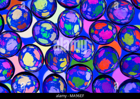 Bunte runde Glas Nuggets/Kiesel Stockfoto