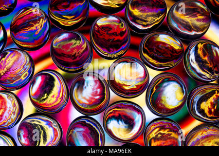 Bunte runde Glas Nuggets/Kiesel Stockfoto