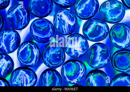 Bunte runde Glas Nuggets/Kiesel Stockfoto