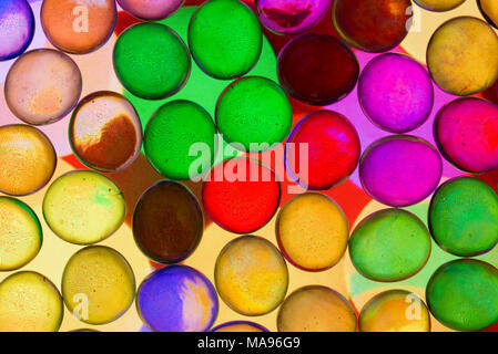 Bunte runde Glas Nuggets/Kiesel Stockfoto