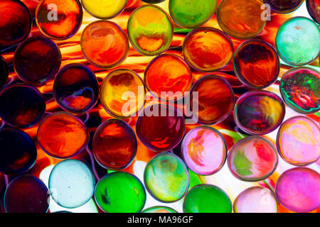 Bunte runde Glas Nuggets/Kiesel Stockfoto