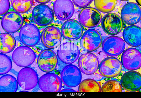 Bunte runde Glas Nuggets/Kiesel Stockfoto