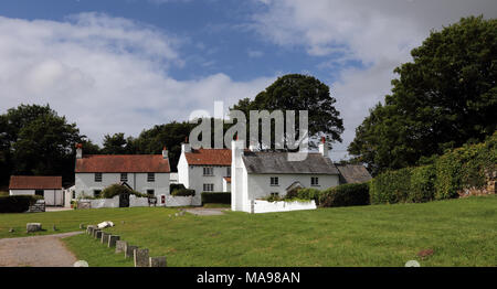 Malerische weisse-walled Hütten im Dorf Penrice, Gower Halbinsel, Wales, UK. Stockfoto