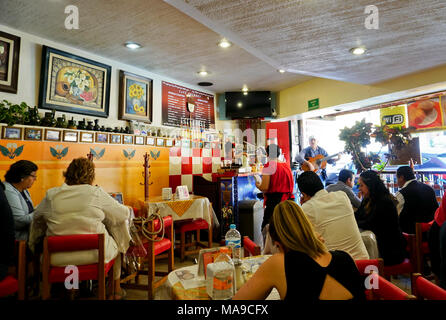 Restaurants für Touristen in der Plaza San Jacinto im San Angel Nachbarschaft von Mexiko City, Mexiko. Chucho el Roto Restaurant. Stockfoto