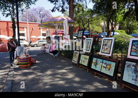 Kunst verkauft in der Plaza San Jacinto im San Angel Nachbarschaft von Mexiko-Stadt, Mexiko Stockfoto