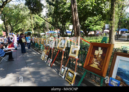 Kunst verkauft in der Plaza San Jacinto im San Angel Nachbarschaft von Mexiko-Stadt, Mexiko Stockfoto