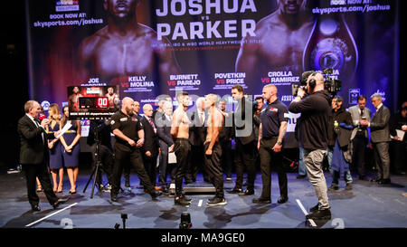 03-30-2018, Motopoint Arena Hall, Cardiff. JOSH KELLY v Carlos Molina 10 St 6lbs 5oz 10 St 5 lbs 7 oz (Newcastle) (Chicago) Anthony Josua V Joseph Parker, Unified Welt Titel kämpfen Stockfoto