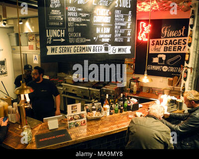 New York, USA. 05 Mär, 2018. 5. März 2018, USA, New York: Die Fast food Place' Berliner Currywurst". Credit: Johannes Schmitt-Tegge/dpa/Alamy leben Nachrichten Stockfoto