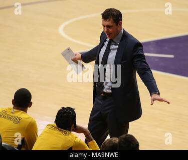 Los Angeles, CA, USA. 30 Mär, 2018. Los Angeles Lakers Haupttrainer Luke Walton Trainer während der Milwaukee Bucks vs Los Angeles Lakers an Staples Center am 30. März 2018. (Foto durch Jevone Moore) Credit: Csm/Alamy leben Nachrichten Stockfoto