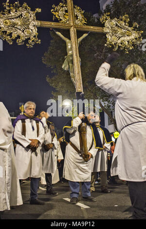 Buenos Aires, der Hauptstadt Argentiniens. 30 Mär, 2018. Die viacrusis ist einer der längsten Andacht oder Gebet Praktiken unter den Christen. Es bezieht sich auf die verschiedene Stufen oder Momente, die Jesus von dem Moment an, lebte er bis zu seiner Kreuzigung und Grablegung begriffen wurde. In Buenos Aires wurde entlang der Avenida de Mayo durchgeführt. Credit: Roberto Almeida Aveledo/ZUMA Draht/Alamy leben Nachrichten Stockfoto