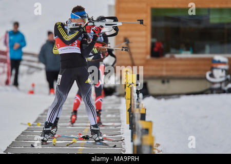 Lenzerheide, Schweiz, 31. März 2018. Benny Höflinger während der Männer Sprint Wettbewerb im Schweizer Biathlon Meisterschaften Stockfoto