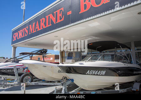 Power Motor Boote zum Verkauf an eine Werft in Sydney, Australien Stockfoto