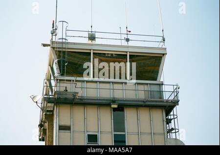 Nahaufnahme des Air Traffic Control Tower am Buchanan Field Airport, eine städtische Flughafen Contra Costa County, Concord, Kalifornien, 8. September 2017. () Stockfoto