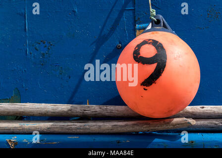 Blau lackiert Boot in Camara de Lobos, Madiera Stockfoto