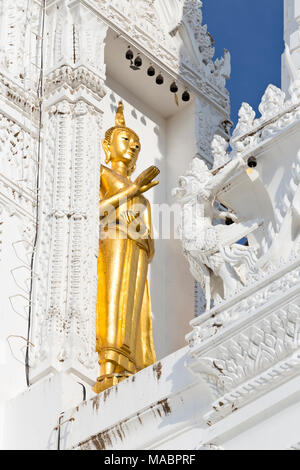 Buddha die Abhaya mudra, Geste der Furchtlosigkeit, Wat Mahathat, zentralen Chedi des Tempels, Phetchaburi, Thailand Stockfoto