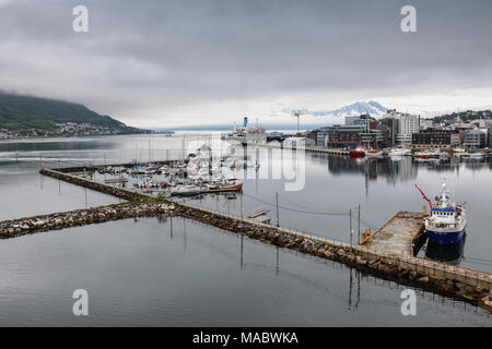 Tromso Hafen in Tromsesundet Fjord, Norwegen, Troms County, Skandinavien Stockfoto