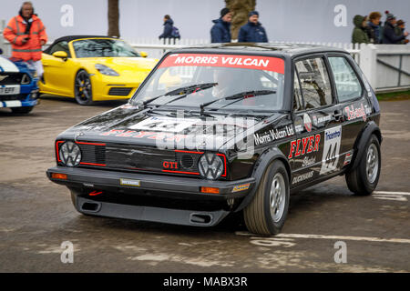 1979 Volkswagen Golf GTi MKII von Morris/Shephard im Fahrerlager vor dem Gerry Marshall Trophy in Goodwood 76th Mitgliederversammlung, Sussex, UK. Stockfoto