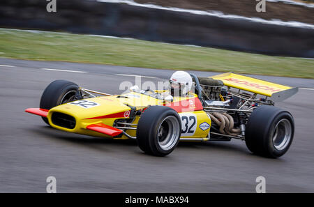 1969 Lola-Chevrolet T142 F5000 mit Fahrer Adam Simmonds am Goodwood 76th Mitgliederversammlung, Sussex, UK. Stockfoto