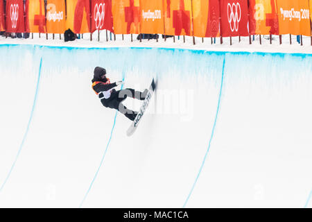 Peetu Piiroinen (FIN) konkurrieren in der Männer Snowboard Halfpipe bei den Olympischen Winterspielen PyeongChang 2018 Stockfoto