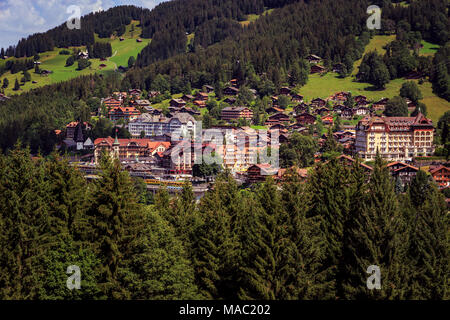Blick auf autofreie Bergdorf Wengen im Sommer. Berner Alpen, Schweiz Stockfoto