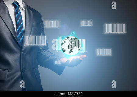 Geschäftsmann holding Web barcode Produkt icon Netzwerk in Händen. Geschäftskonzept mit globalen und Verbindung. Stockfoto