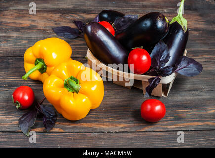 Zusammensetzung mit einer Vielzahl von frischem Gemüse. Stockfoto